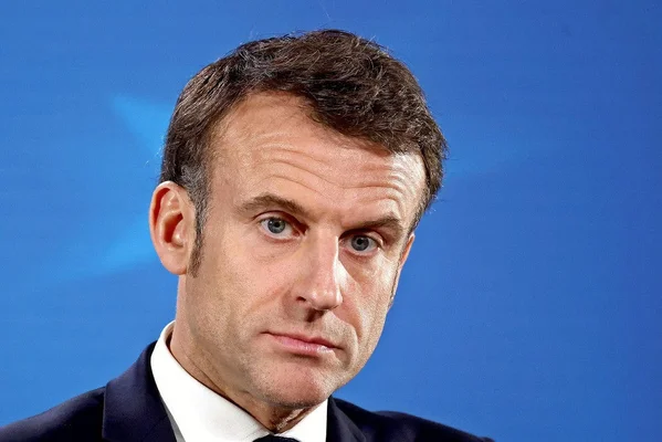 【国際】マクロン仏大統領「極左は極右の４倍悪い」「役場での性別変更は茶番劇」　左派反発「マクロン氏はトランスフォビアだ」