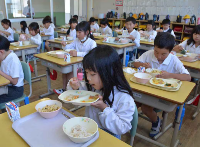 【悲報】給食費未納額、過去最高を記録する　広島市「年間100万程度が2700万に跳ね上がってる」