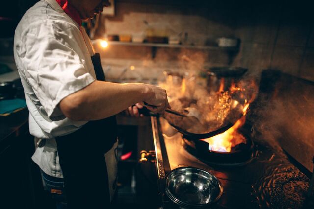 【中国】下水から食用油を作り、腐った食材は”下痢止め薬”で味付け…海外メディアが報じた中国料理店の呆れた実態