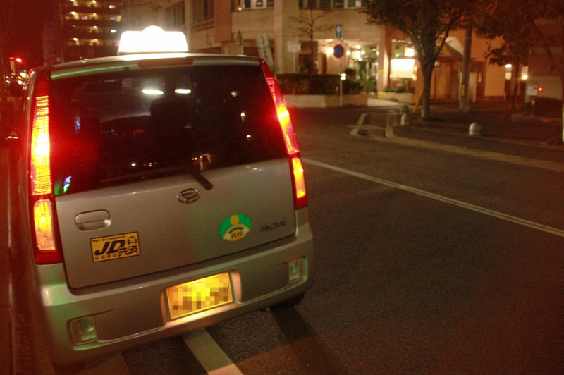 福岡県内で飲酒運転の逮捕が相次ぎ、大学生の権代哲(22)と無職の北島晶子(55)がそれぞれ逮捕