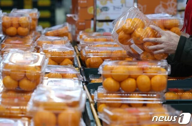 みかん5kg買ったのに中身は4.5kg…韓国・生産者の「詰めれば箱が壊れる」は詐欺か