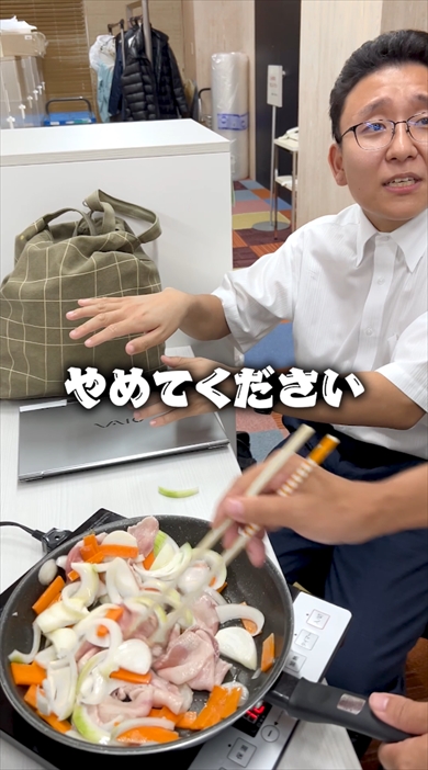 【悲報】フジテレビ、またやらかす。今度は、23歳上垣アナのデスクで焼きそばを作って虐める