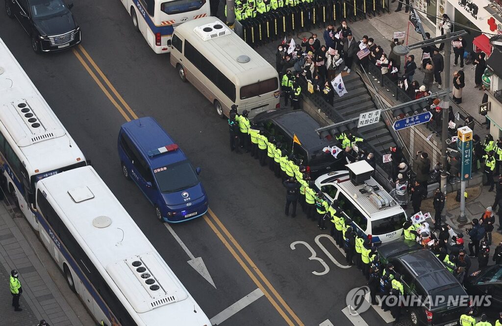 【韓国】尹大統領　拘置所に戻らず病院に移動＝弾劾審判への出席後