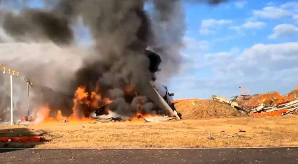 【韓国】 済州航空機「爆破炎上事故」のズサンな実態…赤字の地方空港を乱造！なぜこんなところにコンクリートの丘が！