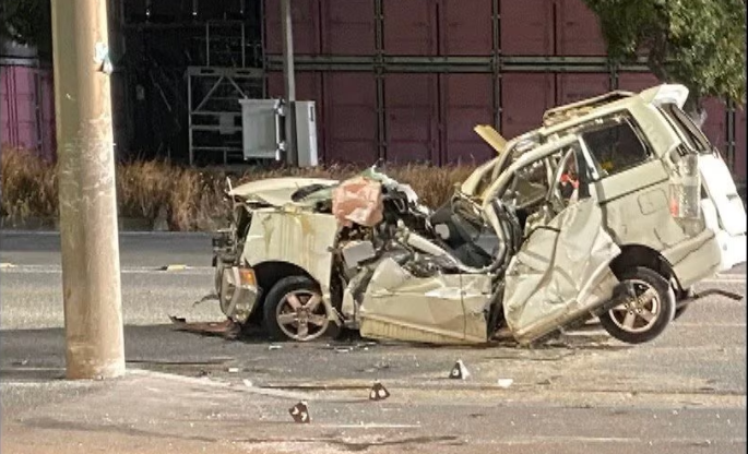 神奈川 川崎 車が電柱に衝突 高校生２人死亡 無免許運転か