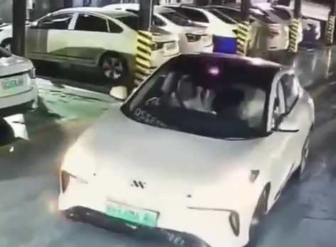 中国の最新自動運転テクノロジー車がこちら