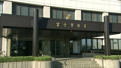 女性の下着を盗撮しようと”わざわざ”目の前の席に座り…37歳学校事務職員の男を逮捕